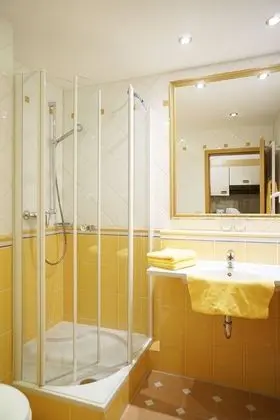 Comfort Tek Büyük Yataklı Oda, Balkon, Bahçe Manzaralı
