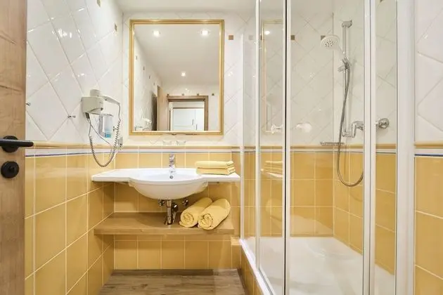 Comfort Tek Büyük Yataklı Oda, Balkon, Bahçe Manzaralı