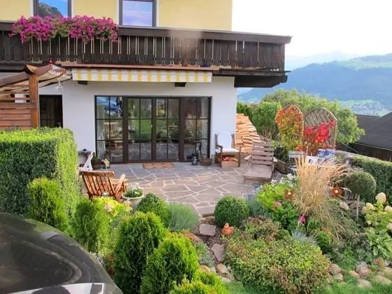 Apart Daire, 3 Yatak Odası, Teras, Bahçeli