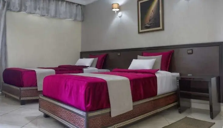 Üç Kişilik Oda, Sigara İçilmez, Balkon