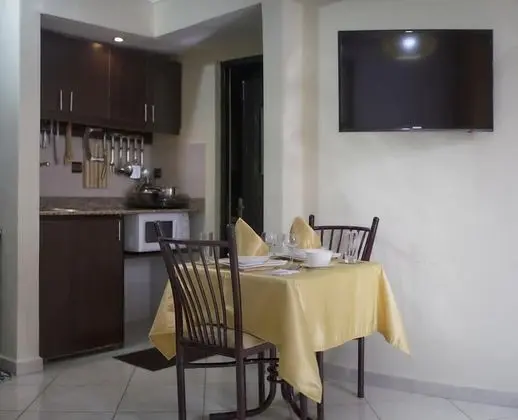 Üç Kişilik Oda, Sigara İçilmez, Balkon