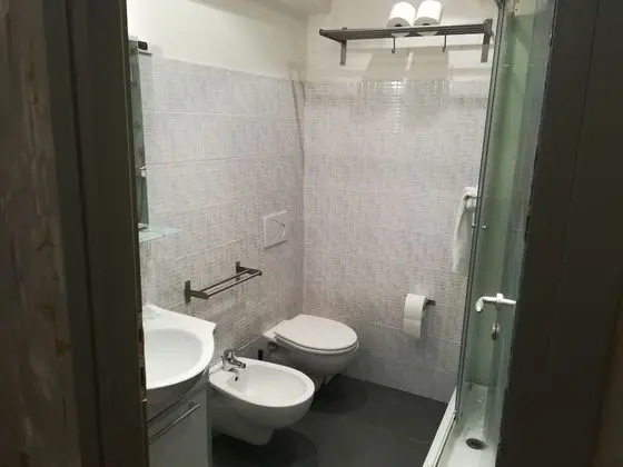 Üç Kişilik Oda, Ortak Banyo