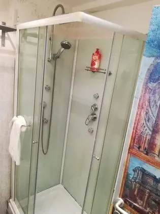 Üç Kişilik Oda, Ortak Banyo