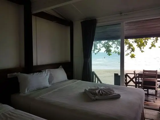 Family Beachfront Cottage (Sea Facing)