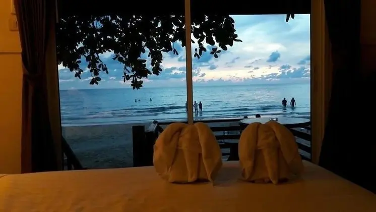 Family Beachfront Cottage (Sea Facing)