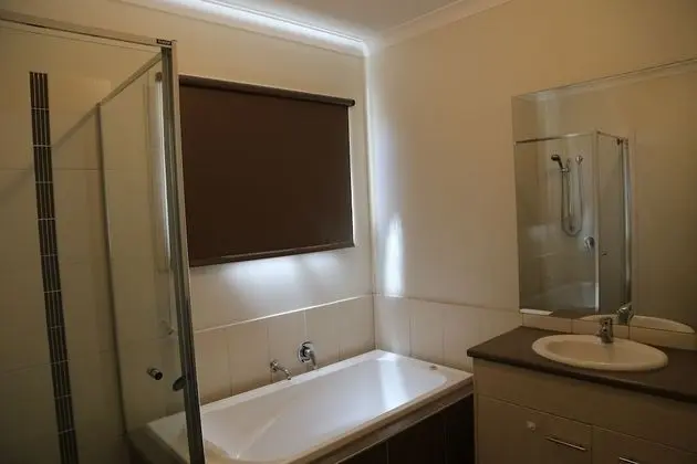 Tek Büyük Yataklı Oda, Ortak Banyo