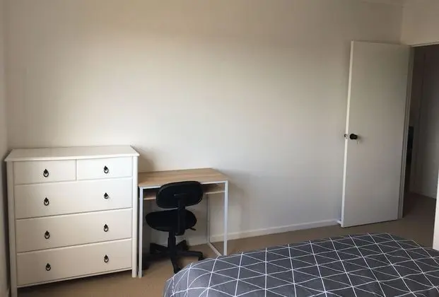 Tek Büyük Yataklı Oda, Ortak Banyo (7)