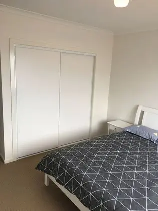 Tek Büyük Yataklı Oda, Ortak Banyo (7)