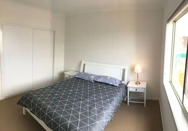 Tek Büyük Yataklı Oda, Ortak Banyo (7)