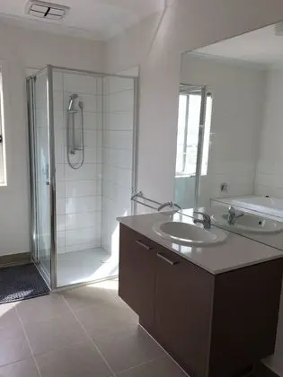Tek Büyük Yataklı Oda, Ortak Banyo (7)