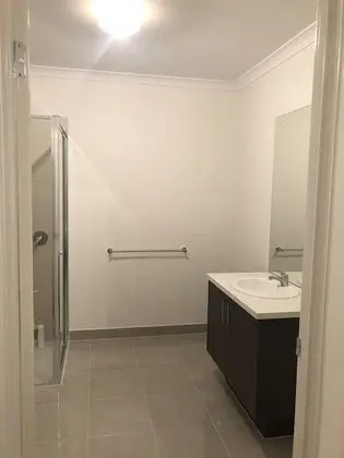 Tek Büyük Yataklı Oda (with Private Bathroom 8)