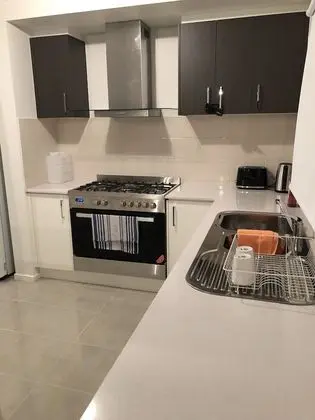 Tek Büyük Yataklı Oda (with Private Bathroom 8)