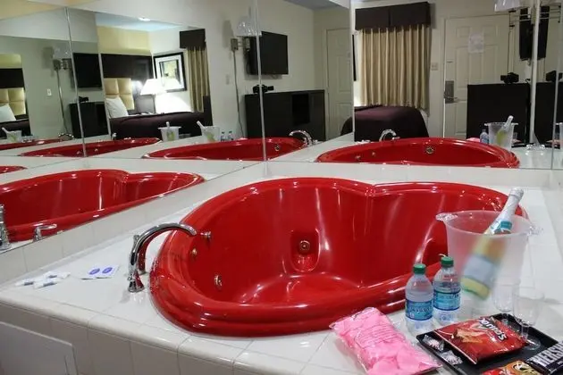 Jetted Tub Suite, Smoking, Refrigerator & Microwave