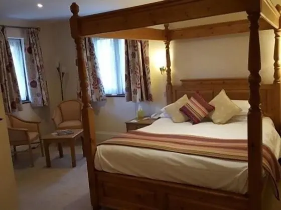 Tek Büyük Yataklı Oda, Banyolu/Duşlu, Bahçe Manzaralı (Four Poster)