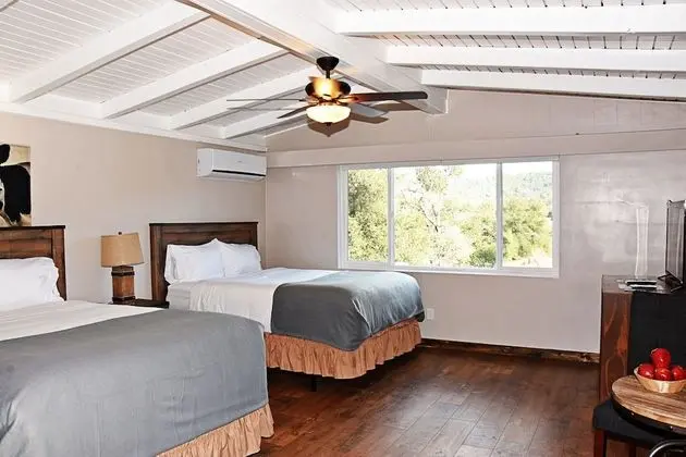 Deluxe Oda, 2 Büyük (Queen) Boy Yatak