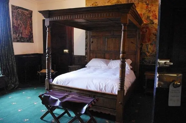 Classic Tek Büyük Yataklı Oda (Four Poster)