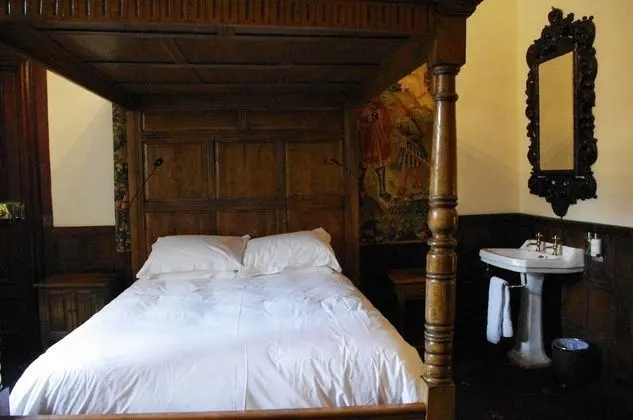 Classic Tek Büyük Yataklı Oda (Four Poster)