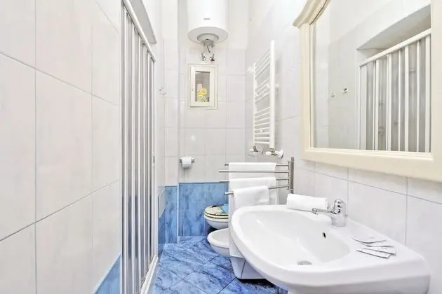 Büyük Yataklı Tek Kişilik Oda