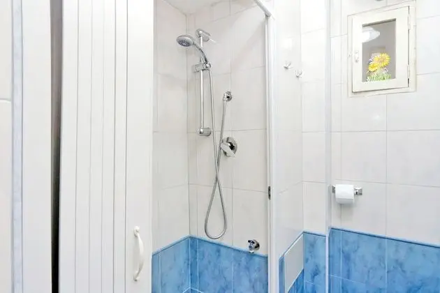 Büyük Yataklı Tek Kişilik Oda