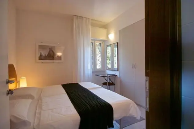Economy Tek Büyük Yataklı Oda (lateral garden view)