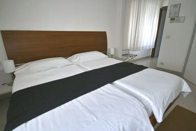 Economy Tek Büyük Yataklı Oda (lateral garden view)