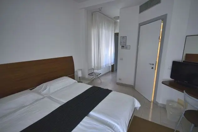 Economy Tek Büyük Yataklı Oda (lateral garden view)