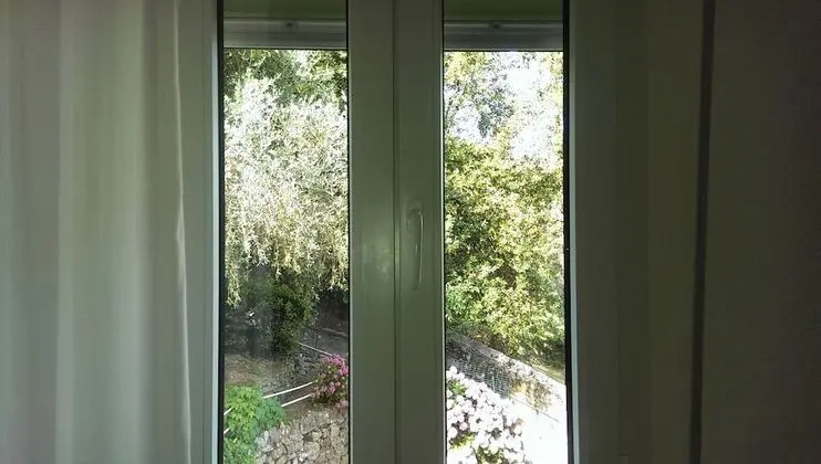 Economy Tek Büyük Yataklı Oda (lateral garden view)