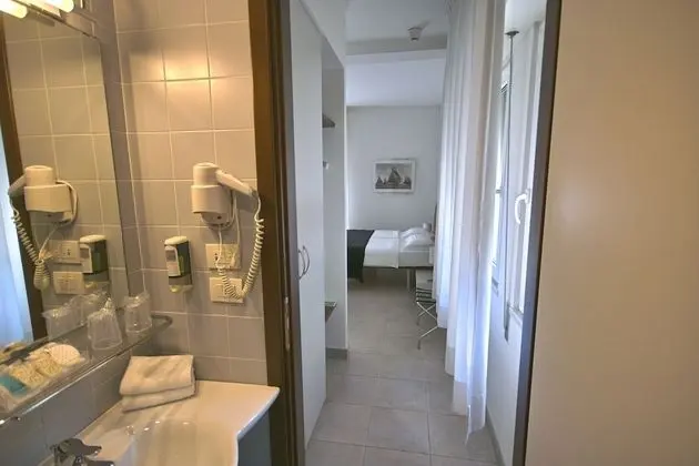 Economy Tek Büyük Yataklı Oda (lateral garden view)