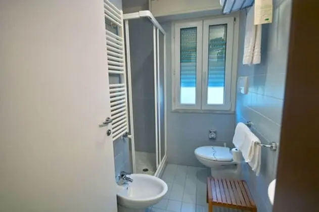 Standard Tek Büyük Yataklı Oda, Balkon, Deniz Manzaralı (frontal)