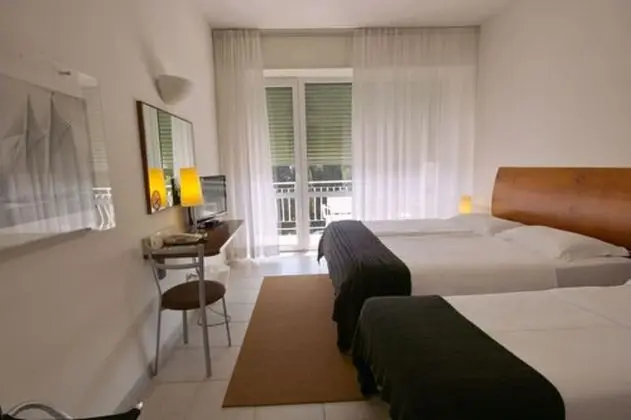 Üç Kişilik Oda, Balkon, Deniz Manzaralı (frontal)