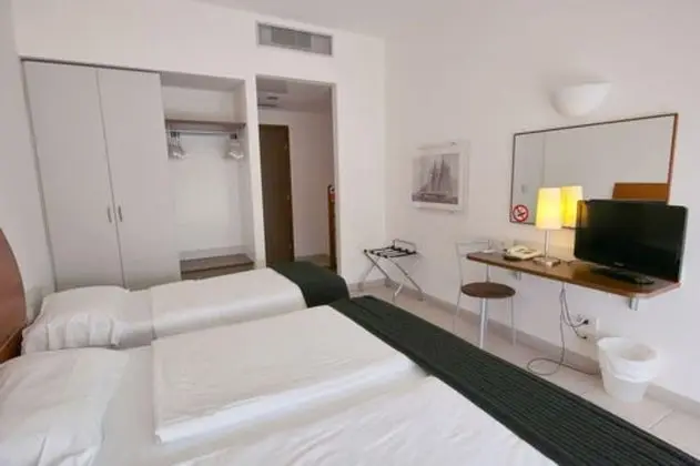 Üç Kişilik Oda, Balkon, Deniz Manzaralı (frontal)