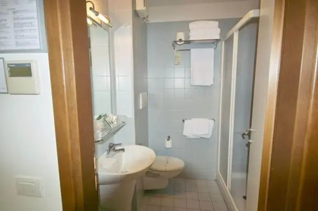 Üç Kişilik Oda, Balkon, Deniz Manzaralı (frontal)