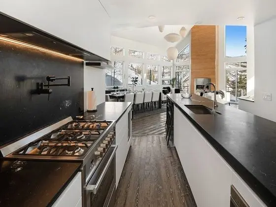 Ev (APRES Chalet)
