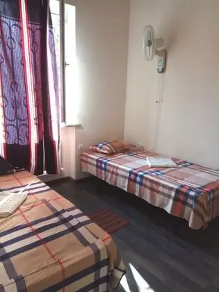 Standard Tek Büyük veya İki Ayrı Yataklı Oda, Ortak Banyo