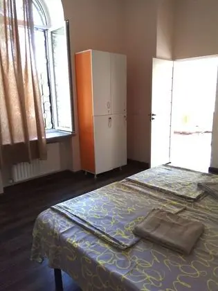 Standard Tek Büyük veya İki Ayrı Yataklı Oda, Ortak Banyo