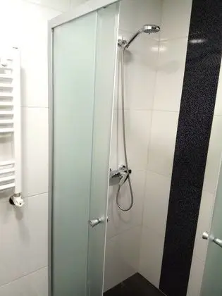 Standard Tek Büyük veya İki Ayrı Yataklı Oda, Ortak Banyo