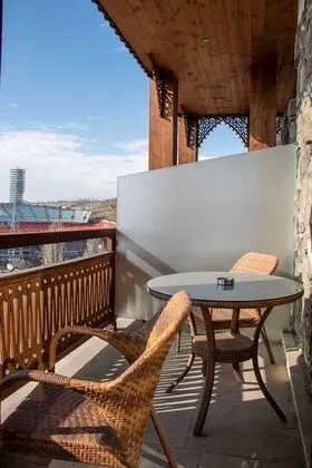 Superior Oda, Balkon