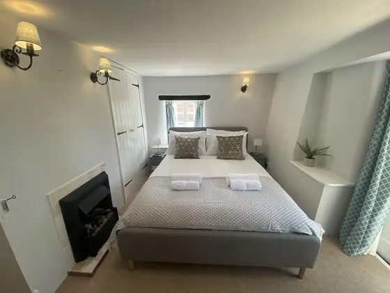 Luxury Kır Evi, Özel Banyo, Havuz Manzaralı (April Cottage)