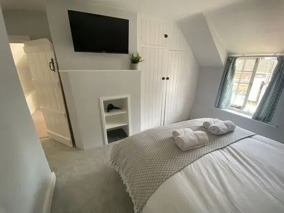 Luxury Kır Evi, Özel Banyo, Havuz Manzaralı (April Cottage)