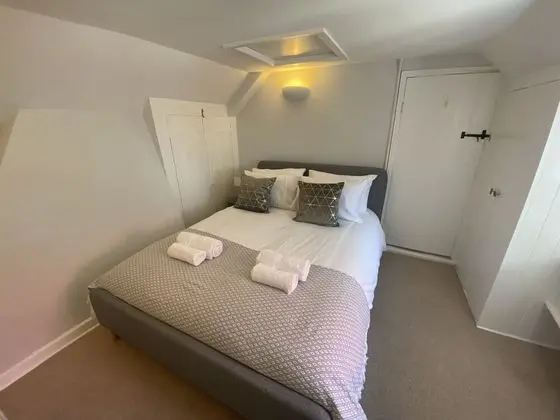 Luxury Kır Evi, Özel Banyo, Havuz Manzaralı (April Cottage)
