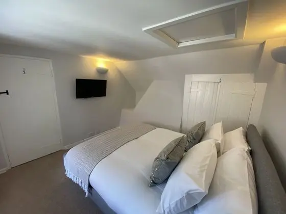 Luxury Kır Evi, Özel Banyo, Havuz Manzaralı (April Cottage)