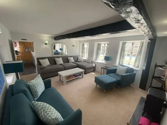 Luxury Kır Evi, Özel Banyo, Havuz Manzaralı (April Cottage)