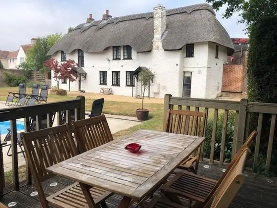 Luxury Kır Evi, Özel Banyo, Havuz Manzaralı (April Cottage)