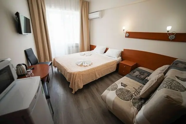 Üç Kişilik Oda, Balkon (Twin)