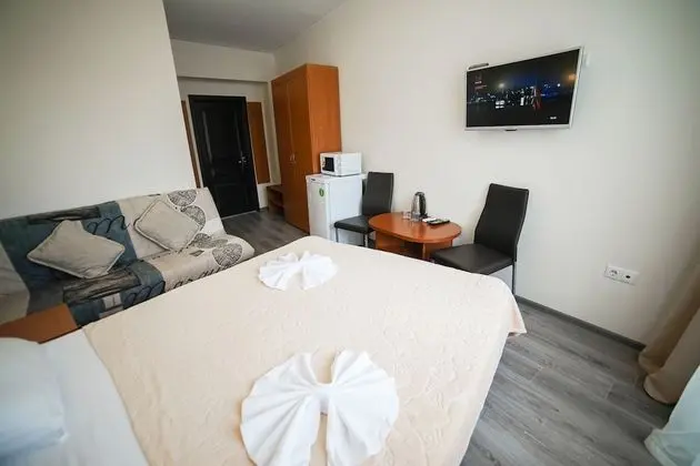 Üç Kişilik Oda, Balkon (Twin)