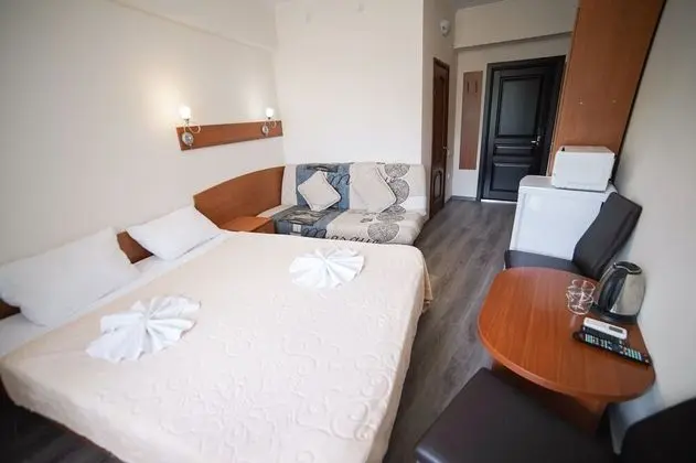Üç Kişilik Oda, Balkon (Twin)