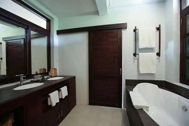 Deluxe Tek Büyük Yataklı Oda, Zemin Kat (Garden View Deluxe Queen)