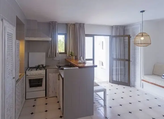 Apart Daire, 1 Yatak Odası, Balkon, Havuz Manzaralı