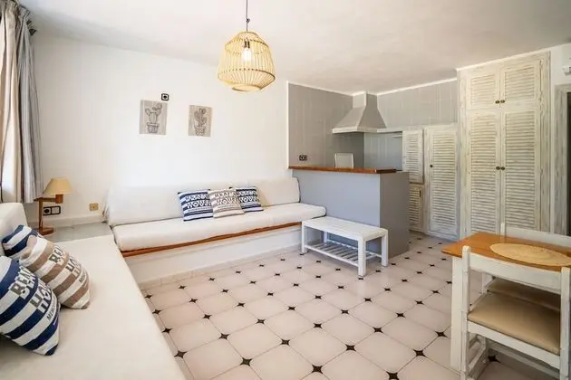 Apart Daire, 1 Yatak Odası, Balkon, Havuz Manzaralı