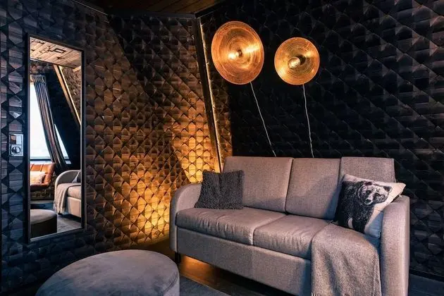 Komsio Glass Igloo Suite
